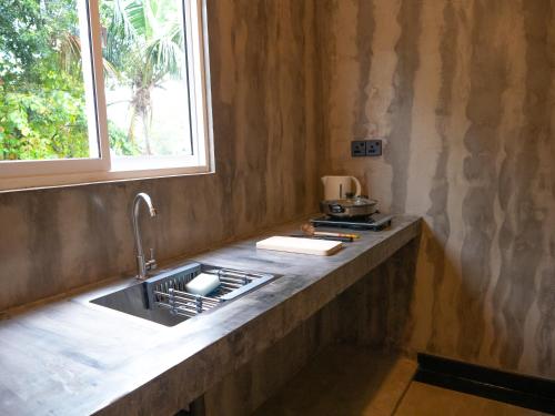Dapur atau dapur kecil di Ceylon Stays Hiriketiya