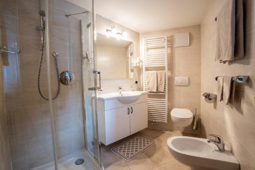 Ένα μπάνιο στο Residence Cesa Ladina