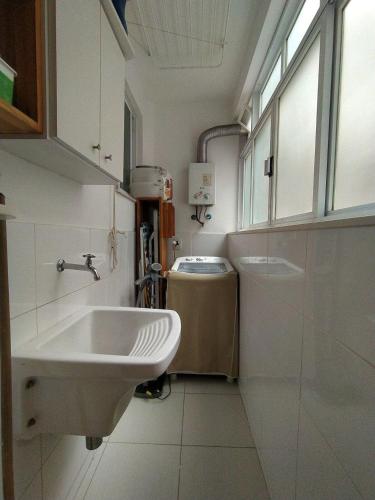 Ένα μπάνιο στο Apartamento Confort 804