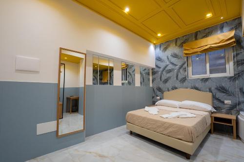 Postel nebo postele na pokoji v ubytování GreRos H. Rooms Napoli Centro by Clapa Group Dislocated Hospitality