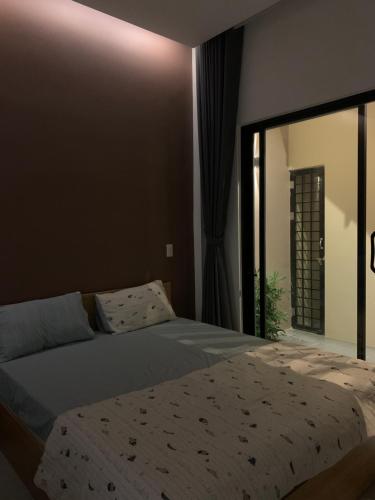 Postel nebo postele na pokoji v ubytování Nguyễn Tân Homestay Near Beach BBQ Free Mỹ Tân