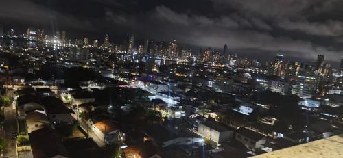 Общий вид на город Навегантис или вид на город из апартаментов/квартиры