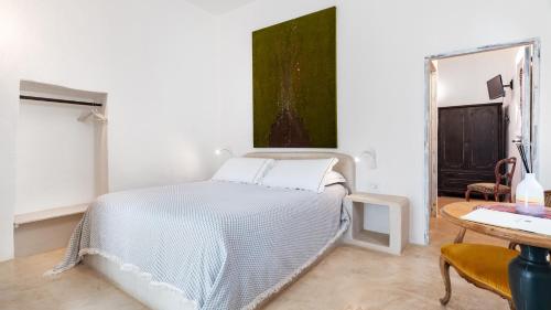 Una cama o camas en una habitación de Petranima Wellness in Trulli