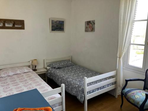 Ένα ή περισσότερα κρεβάτια σε δωμάτιο στο Gîte des Roses