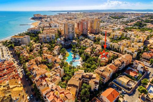 una vista aérea de una ciudad y el océano en The Best House! Large terrace Beach and Bars! Traveller Awards 2024-2025, en Torrevieja