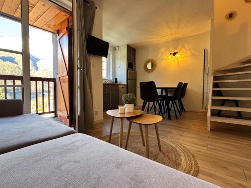 Кровать или кровати в номере joli duplex 5pers, parking et balcon