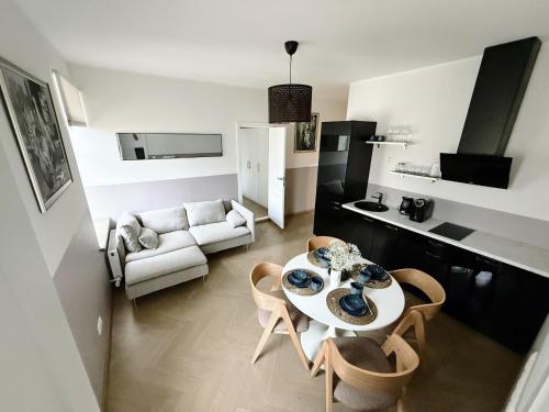 Foto Elegant Stay in Quiet Center 4