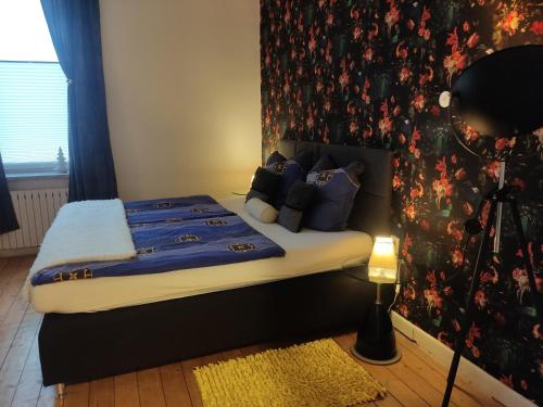 a bedroom with a bed with blue sheets and pillows at BellaCaro in Löhne