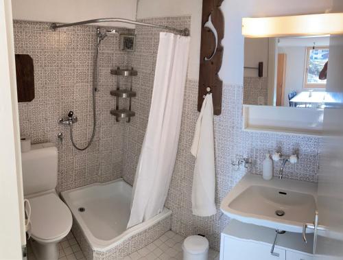 Koupelna v ubytování Chalet Wasserfall 3-Zimmerferienwohnung möbliert