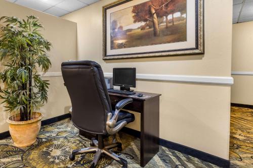 an office with a chair and a desk with a computer at Best Western Lee's Motor Inn in Chamberlain