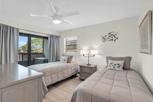 a bedroom with two beds and a window at Updated and Beautiful Views in Naples