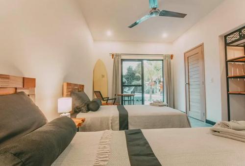 Кровать или кровати в номере Surf And Yoga Retreat Nicaragua