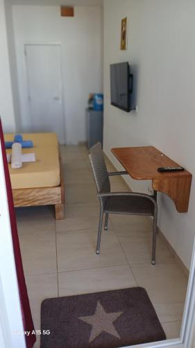 a small room with a table and a chair at Beach Villa am Praia de Chaves, Boa Vista, Cabo Verde in Boa Ventura