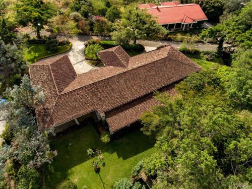 an overhead view of a house with a roof at Boquete Luxury - Walk to Town in Boquete