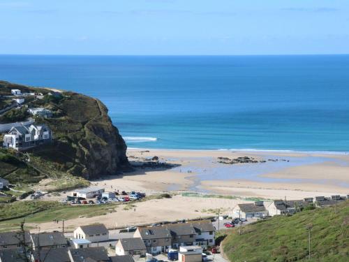 a view of a beach with houses and the ocean at The Roost in Camborne
