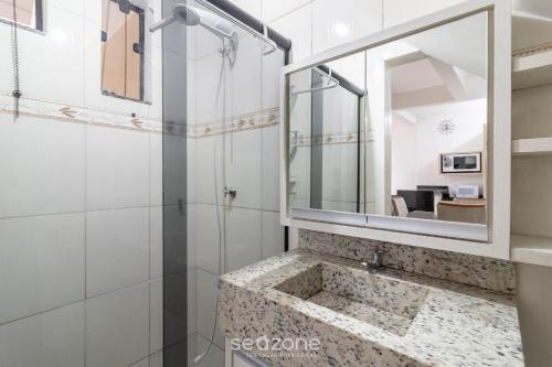 Phòng tắm tại Sobrado 3Q c/ Churrasq. 700m da Praia RPP0678