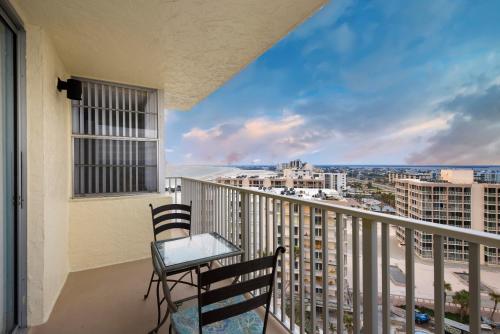 En balkon eller terrasse på Estero Beach & Tennis 1201-A by Sun Palace Vacations