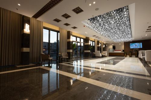 TV a/nebo společenská místnost v ubytování Doyof Hotel فندق ضيوف