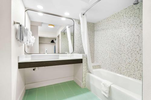 Koupelna v ubytování Signature Inn Indio I-10