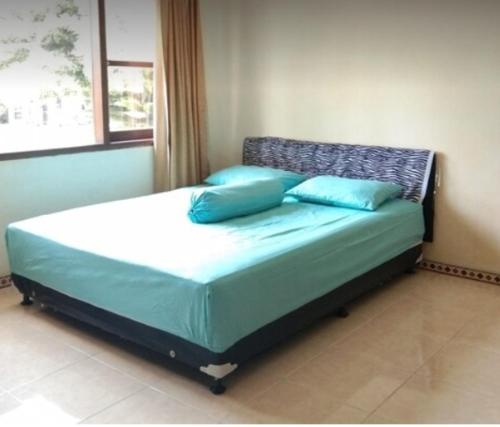 Una cama o camas en una habitación de Blessed Vintage Villa Batu Malang