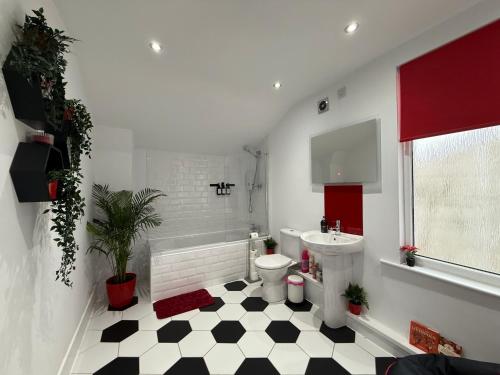 Anfield Abode - ENTIRE LFC THEMED HOUSE - Sleeps 6 photo 3