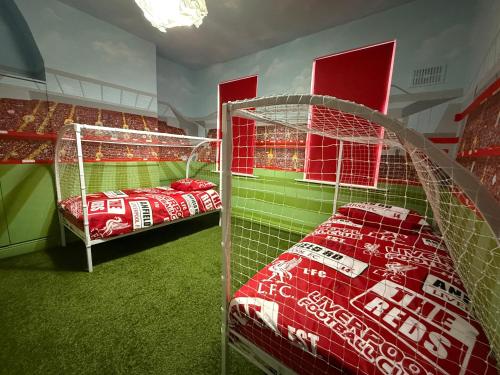 Anfield Abode - ENTIRE LFC THEMED HOUSE - Sleeps 6 photo 6
