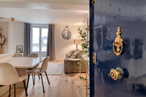 Renovated Apartment Saint-Germain-des-Prés - Le Bon Marché