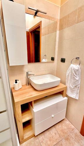 a bathroom with a sink and a mirror at La Casa di Totta in San Maurizio Canavese