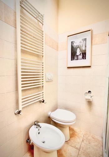 a bathroom with a toilet and a sink at La Casa di Totta in San Maurizio Canavese