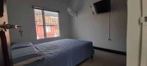 a bedroom with a bed and a window at APARTAHOTEL BUSTAMANTE APTO 1 vip in Buga