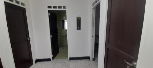 an empty hallway with two doors and a mirror at APARTAHOTEL BUSTAMANTE APTO 1 vip in Buga