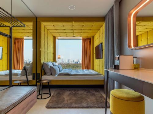 Cama ou camas em um quarto em b'mine Hotel Frankfurt Airport