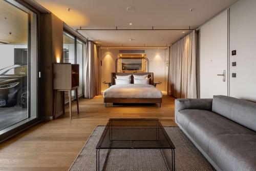 a hotel room with a bed and a couch at b'mine Hotel Frankfurt Airport in Frankfurt/Main