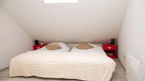 Postel nebo postele na pokoji v ubytování Duplex centre village et proche commodités
