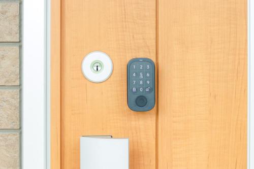 a door with a remote control attached to it at Lapacho 子どもが絶対満足する宿 民泊らぱちょ in Kumamoto
