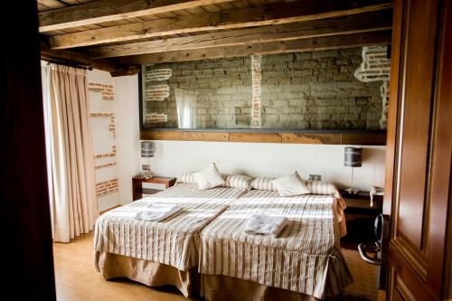 Giường trong phòng chung tại El Mudejar - Complejo Rural Exclusivo para Grupos