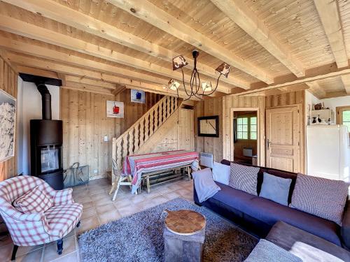 Demi-chalet à deux pas des remontées mécaniques avec Wifi - FR-1-560-6