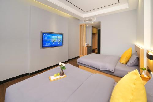 TV a/nebo společenská místnost v ubytování Gong Xili Chujian Hotel Mengzi Branch