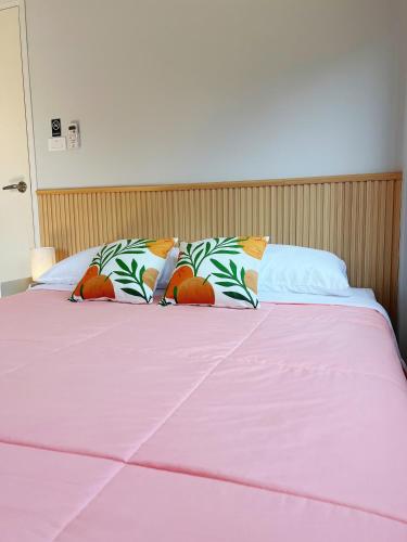 Una cama o camas en una habitación de Baan Trin(บ้านตฤณ)