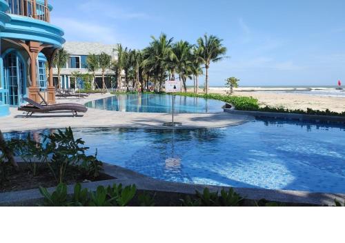 Bazén v ubytování Longs Beach House - Wonderland Hồ Tràm nebo v jeho okolí