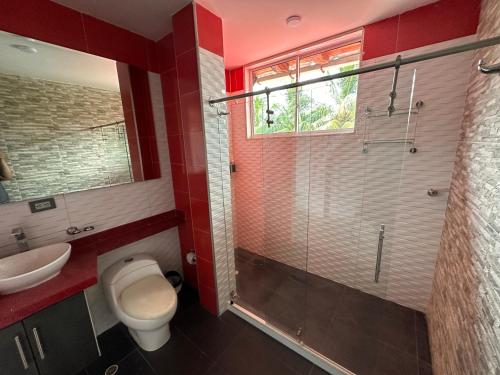 a bathroom with a toilet and a shower and a sink at Eco Hotel Torre de Cristal Campestre Cimitarra Santander in Cimitarra