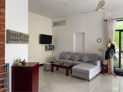 Light-Filled 2 Bedroom Home with Private Suite