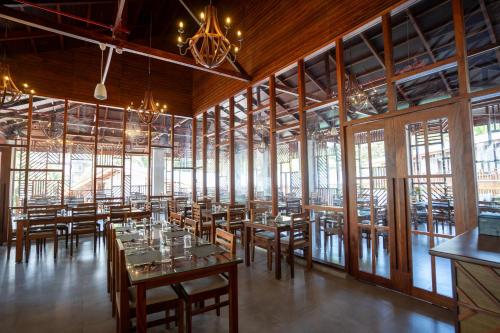 Un restaurante o sitio para comer en The Eden