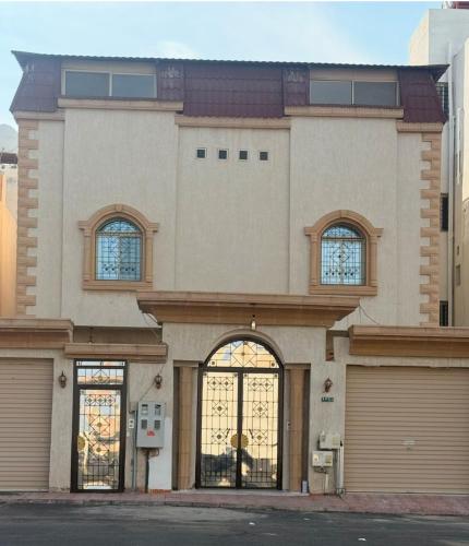 a large building with a large door and windows at ضيافة بيت المدينة in Al Madinah