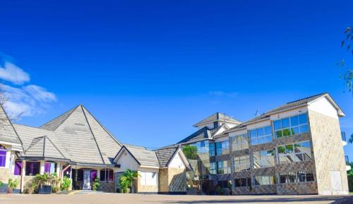 Gallery image of Golden Gates Hotel in Thuthuriki