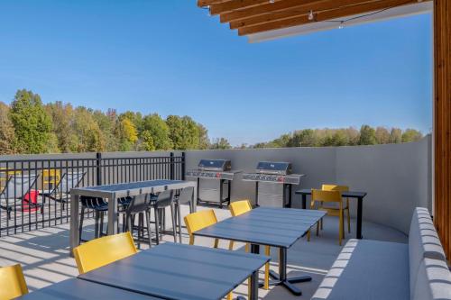 Balcon ou terrasse dans l'établissement Home2 Suites By Hilton Jonesboro