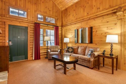 Гостиная зона в Hilton Vacation Club Bent Creek Golf Village Gatlinburg