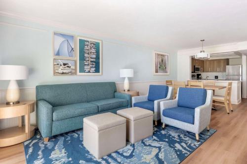 a living room with a couch and two chairs at Hilton Vacation Club Charter Club Naples Bay in Naples