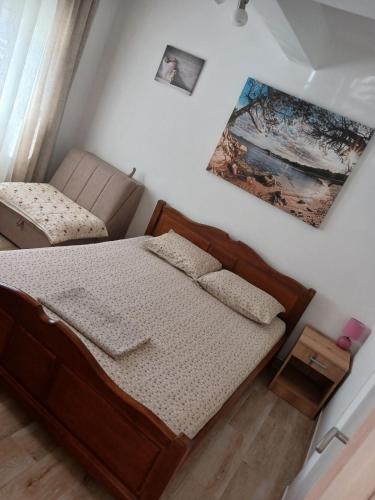 Postel nebo postele na pokoji v ubytování Apartmani LaVa igalo 2