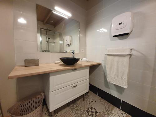 Koupelna v ubytování Gîte confortable avec SPA privé et confort moderne